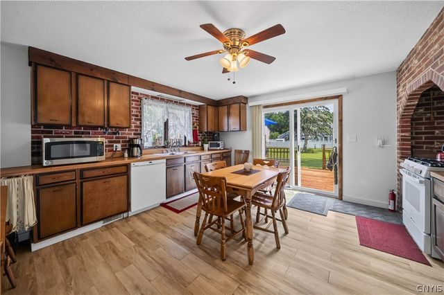 6368 Lakeshore Road, Cicero, NY 13039