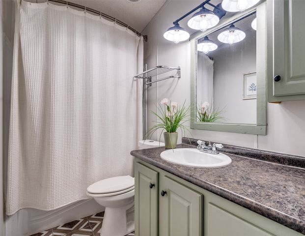 212 Farmhouse Road, Springtown, TX 76082