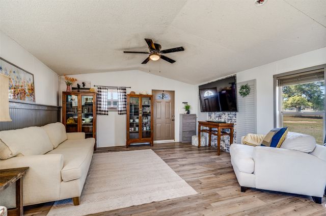 212 Farmhouse Road, Springtown, TX 76082