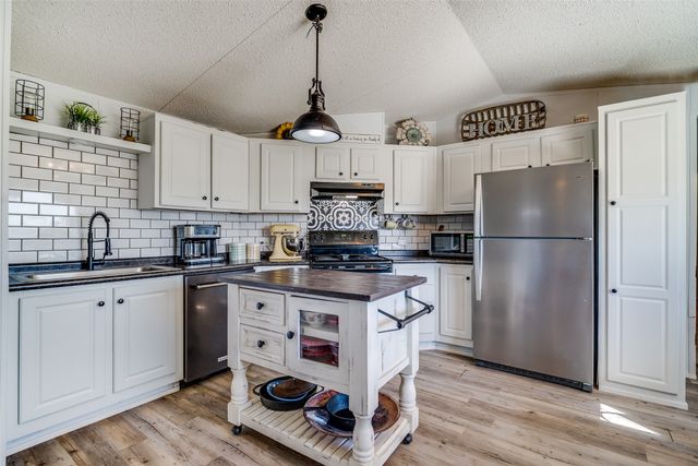 212 Farmhouse Road, Springtown, TX 76082