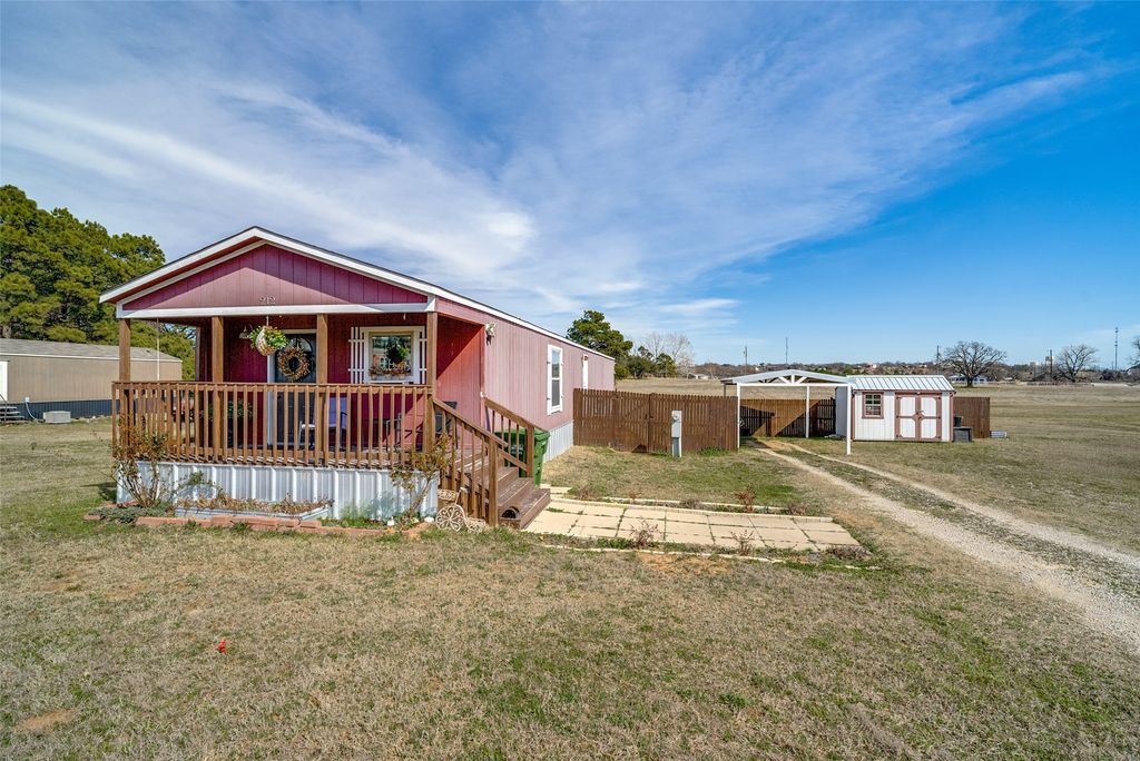 212 Farmhouse Road, Springtown, TX 76082