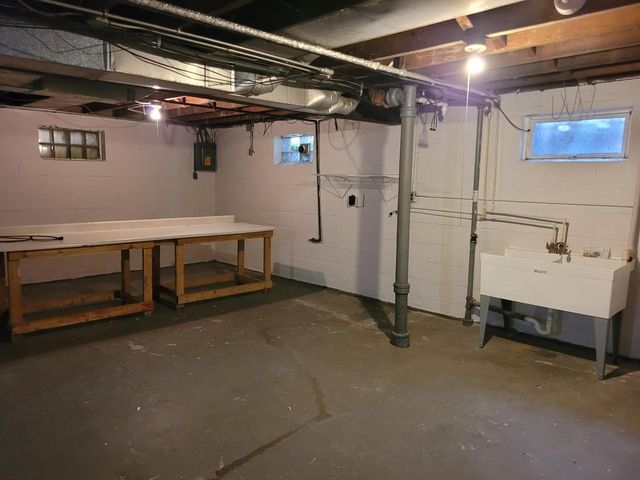 4719 S 6th STREET, Milwaukee, WI 53221