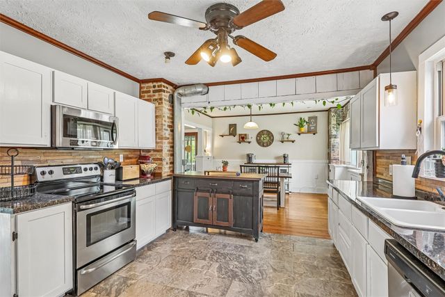 305 NE Cherry Avenue, Earlham, IA 50072