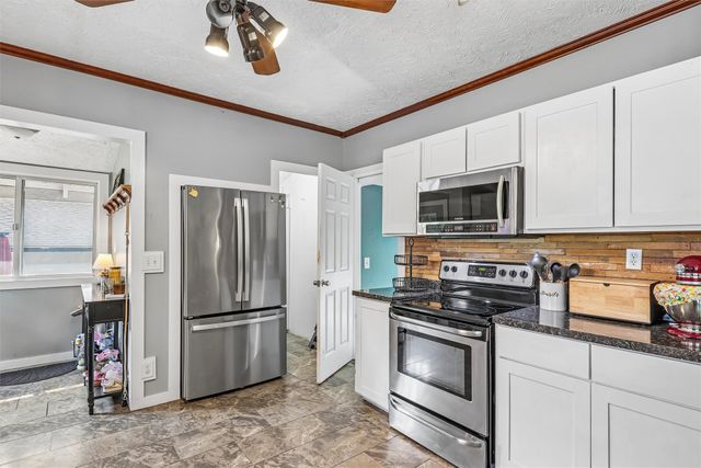 305 NE Cherry Avenue, Earlham, IA 50072