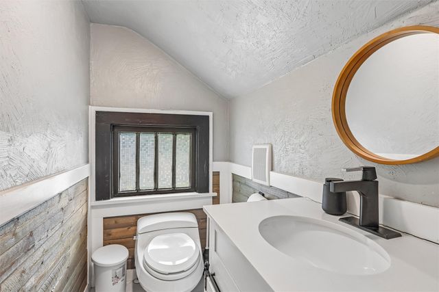305 NE Cherry Avenue, Earlham, IA 50072