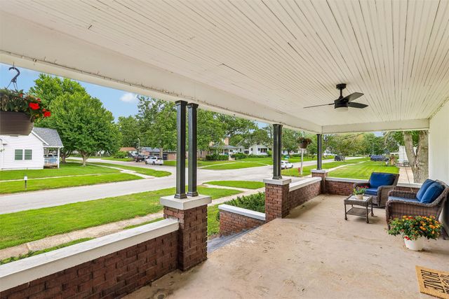 305 NE Cherry Avenue, Earlham, IA 50072