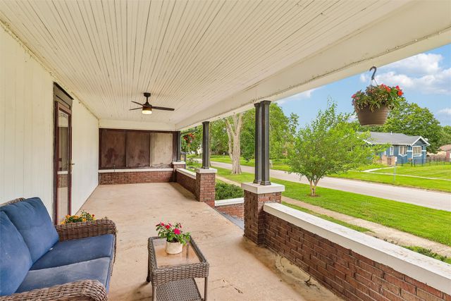 305 NE Cherry Avenue, Earlham, IA 50072