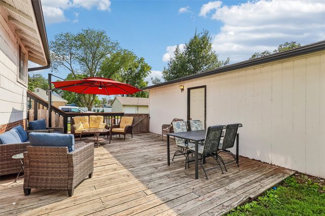 305 NE Cherry Avenue, Earlham, IA 50072