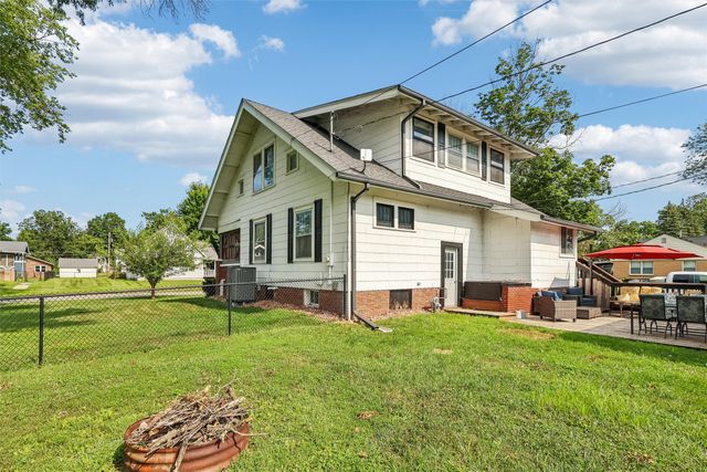 305 NE Cherry Avenue, Earlham, IA 50072