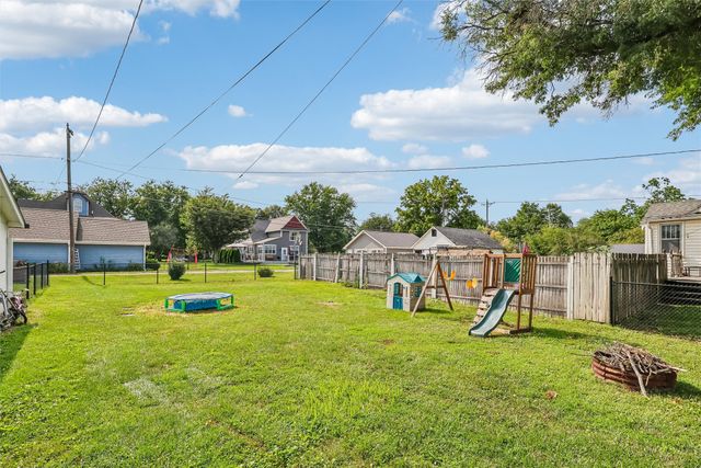 305 NE Cherry Avenue, Earlham, IA 50072