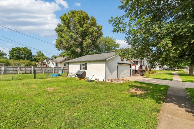 305 NE Cherry Avenue, Earlham, IA 50072