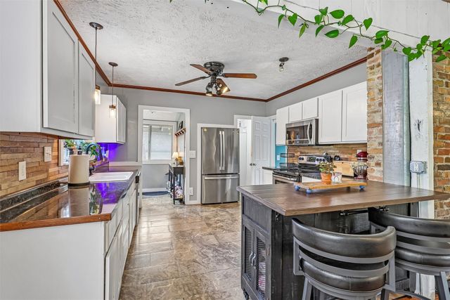 305 NE Cherry Avenue, Earlham, IA 50072