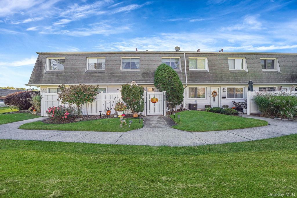 257 Storm Drive, Holtsville, NY 11742