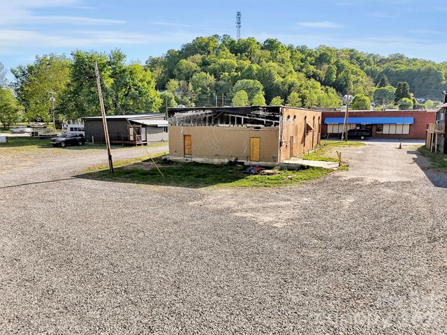 31 Penland Street, Canton, NC 28716
