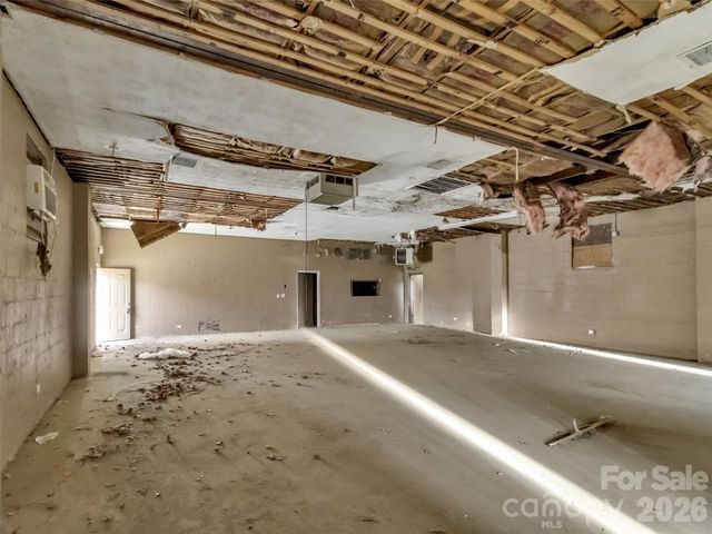 31 Penland Street, Canton, NC 28716