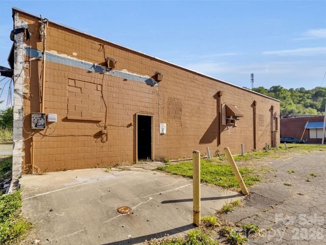 31 Penland Street, Canton, NC 28716