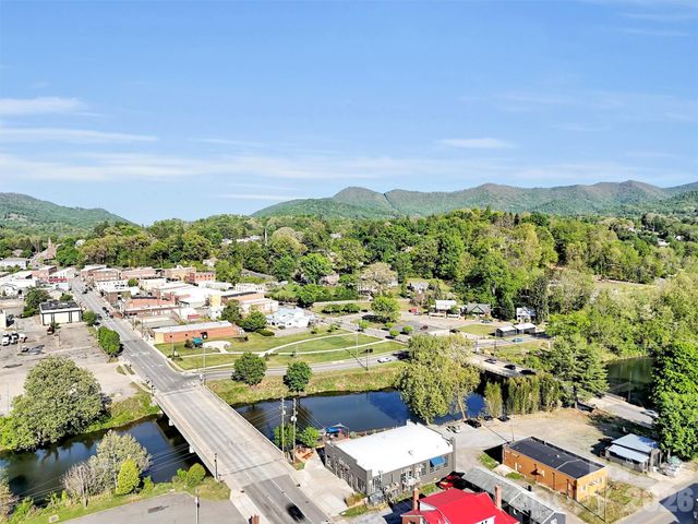 31 Penland Street, Canton, NC 28716