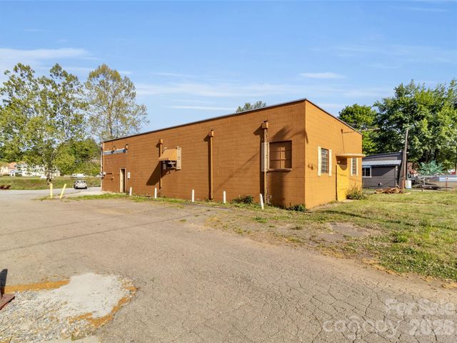 31 Penland Street, Canton, NC 28716