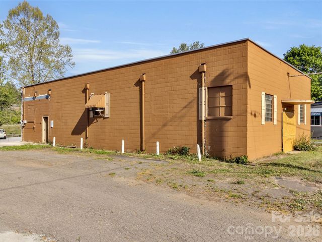 31 Penland Street, Canton, NC 28716
