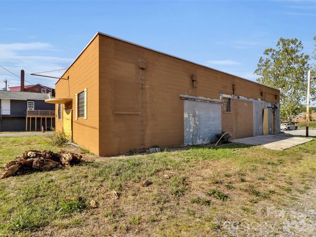 31 Penland Street, Canton, NC 28716