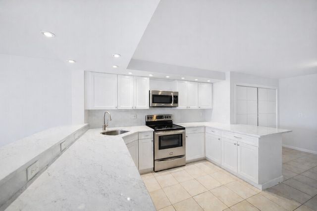 243 Bay Colony Drive N, Juno Beach, FL 33408