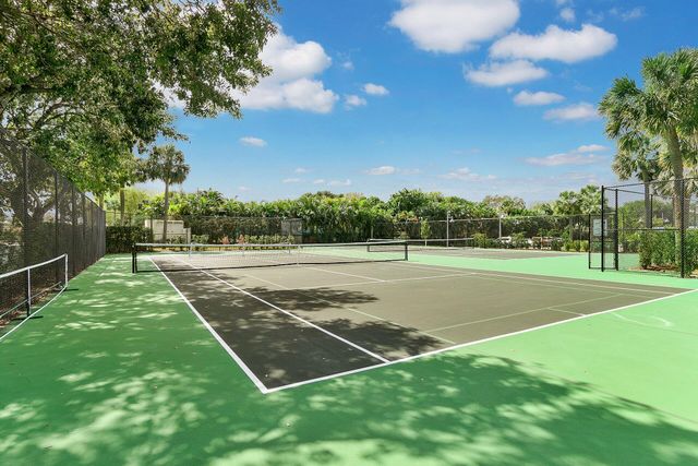 243 Bay Colony Drive N, Juno Beach, FL 33408