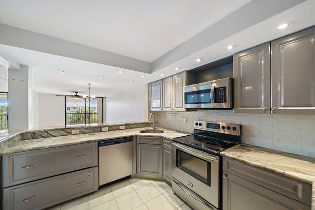 243 Bay Colony Drive N, Juno Beach, FL 33408