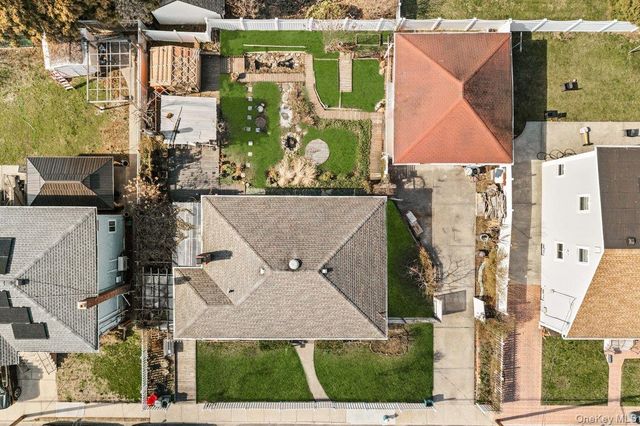 100 Memphis Avenue, Floral Park, NY 11001