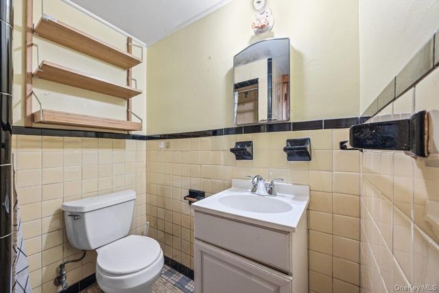 100 Memphis Avenue, Floral Park, NY 11001