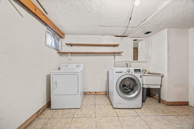 100 Memphis Avenue, Floral Park, NY 11001