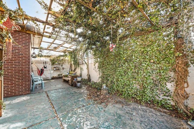 100 Memphis Avenue, Floral Park, NY 11001