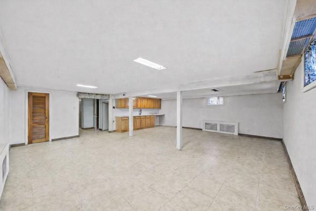 100 Memphis Avenue, Floral Park, NY 11001