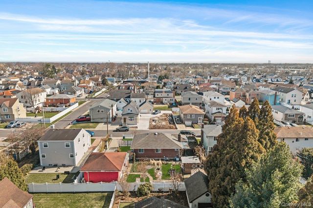 100 Memphis Avenue, Floral Park, NY 11001