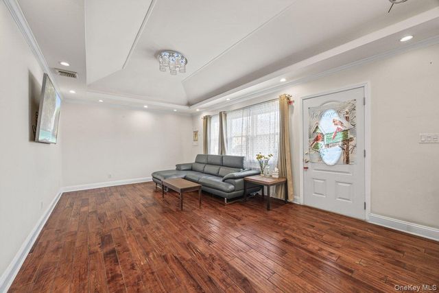 100 Memphis Avenue, Floral Park, NY 11001