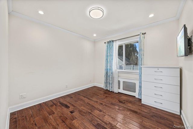 100 Memphis Avenue, Floral Park, NY 11001