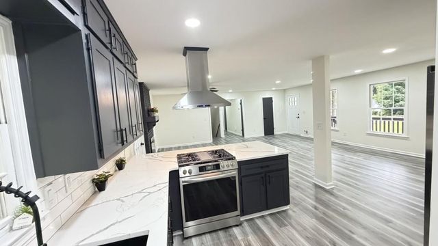 5698 CRESTWOOD Drive, Stone Mountain, GA 30087