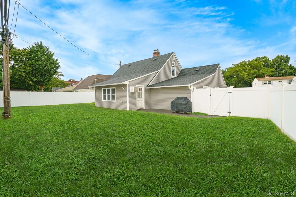 12 Squirrel Lane, Levittown, NY 11756 — photo 3