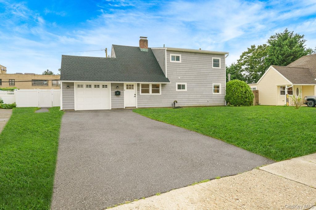 12 Squirrel Lane, Levittown, NY 11756 — photo 4
