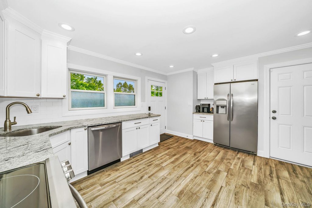12 Squirrel Lane, Levittown, NY 11756 — photo 5