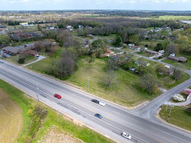 936 S Broadway St, Portland, TN 37148
