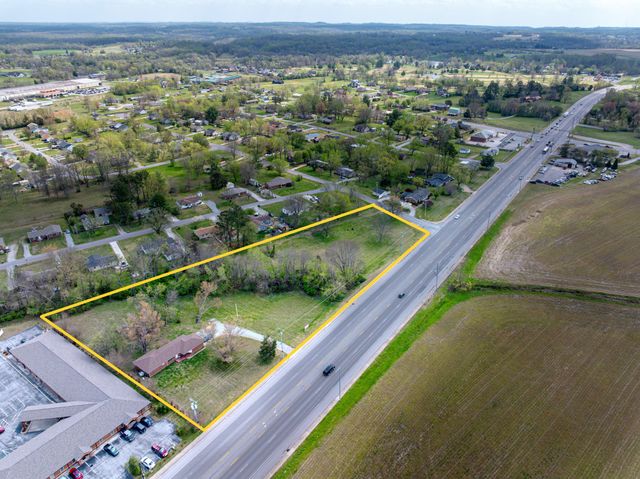 936 S Broadway St, Portland, TN 37148