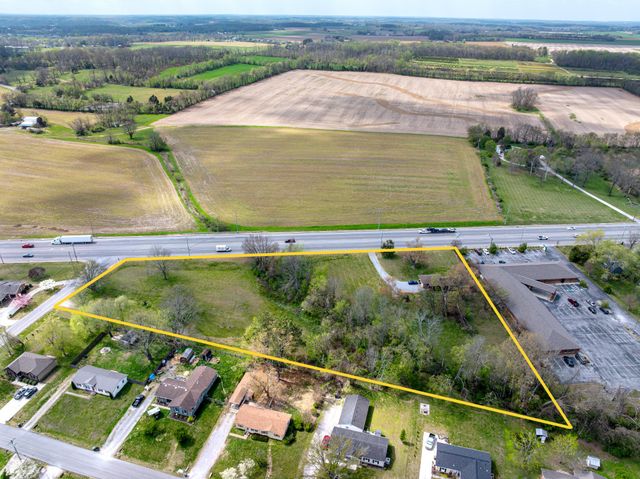 936 S Broadway St, Portland, TN 37148
