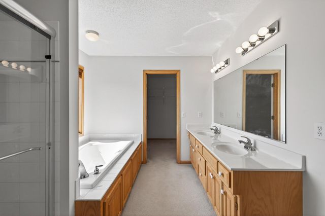 17792 Hickory Trail, Lakeville, MN 55044