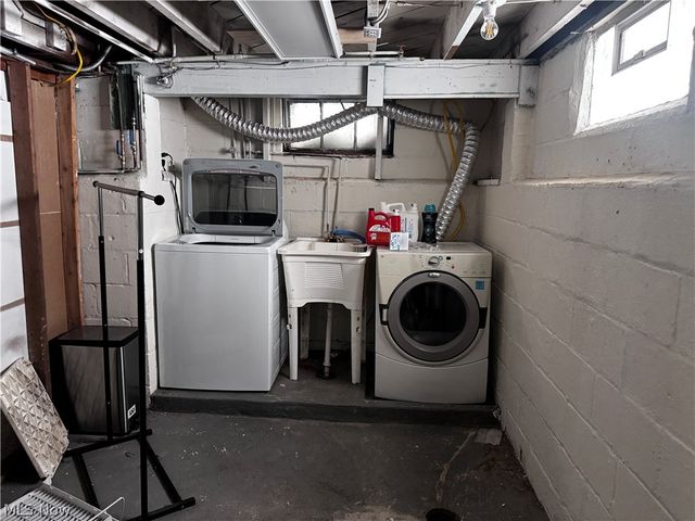 541 Helper Drive, Bedford, OH 44146