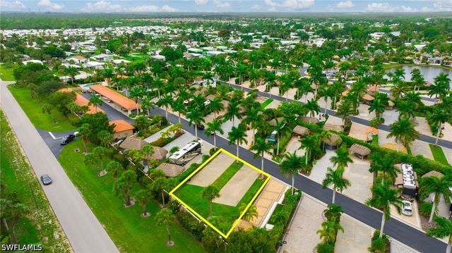 13563 Snook CIR, Naples, FL 34114