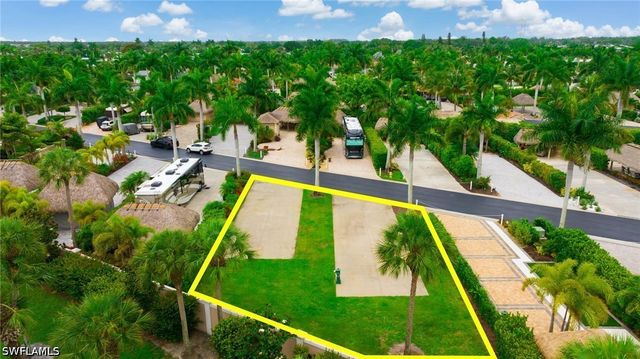 13563 Snook CIR, Naples, FL 34114