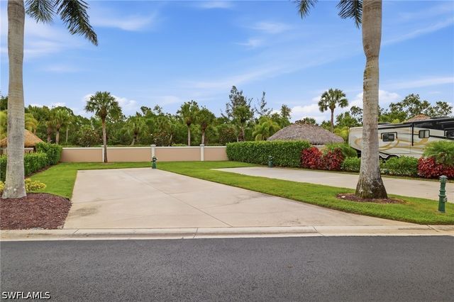 13563 Snook CIR, Naples, FL 34114