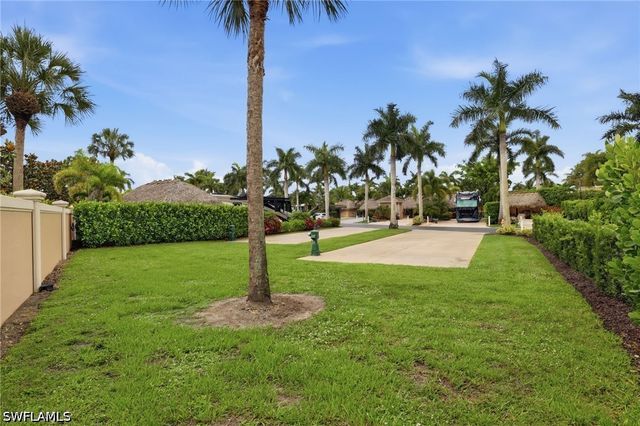 13563 Snook CIR, Naples, FL 34114