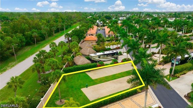 13563 Snook CIR, Naples, FL 34114