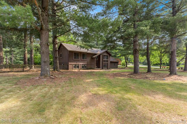 5445 Pine View Drive, Ypsilanti Charter Township, MI 48197
